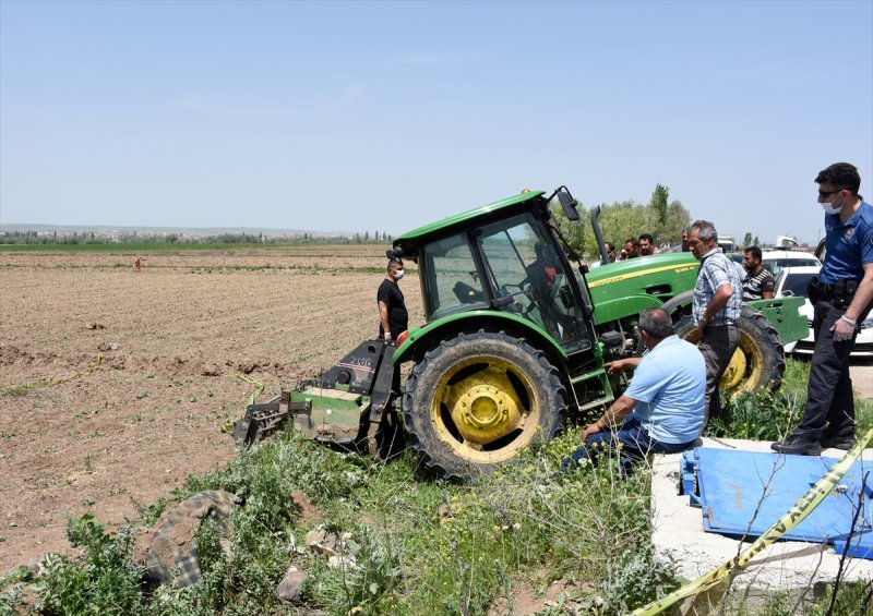 Aksaray'da Freni Boşalan Traktörün Altında Kalan Çiftçi Öldü
