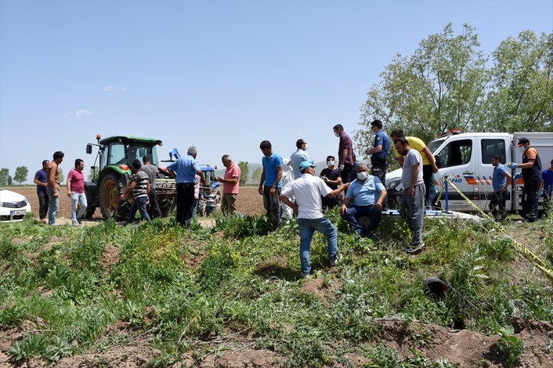 Aksaray'da Freni Boşalan Traktörün Altında Kalan Çiftçi Öldü