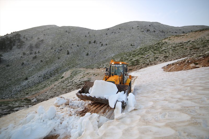 Antalya'da Yaylada Mahsur Kalan 5 Kişi Kurtarıldı