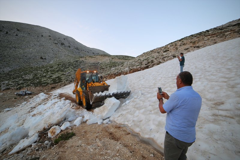 Antalya'da Yaylada Mahsur Kalan 5 Kişi Kurtarıldı