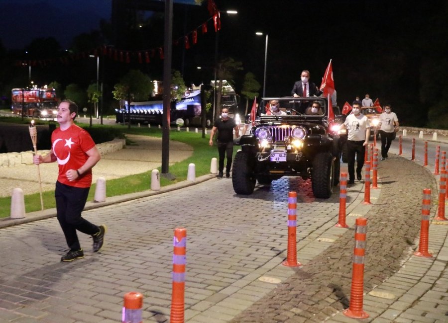 Antalya’da 19 Mayıs’a Sosyal Mesafeli Fener Alayı