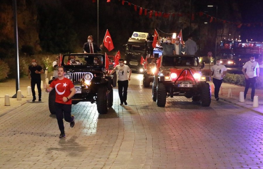 Antalya’da 19 Mayıs’a Sosyal Mesafeli Fener Alayı