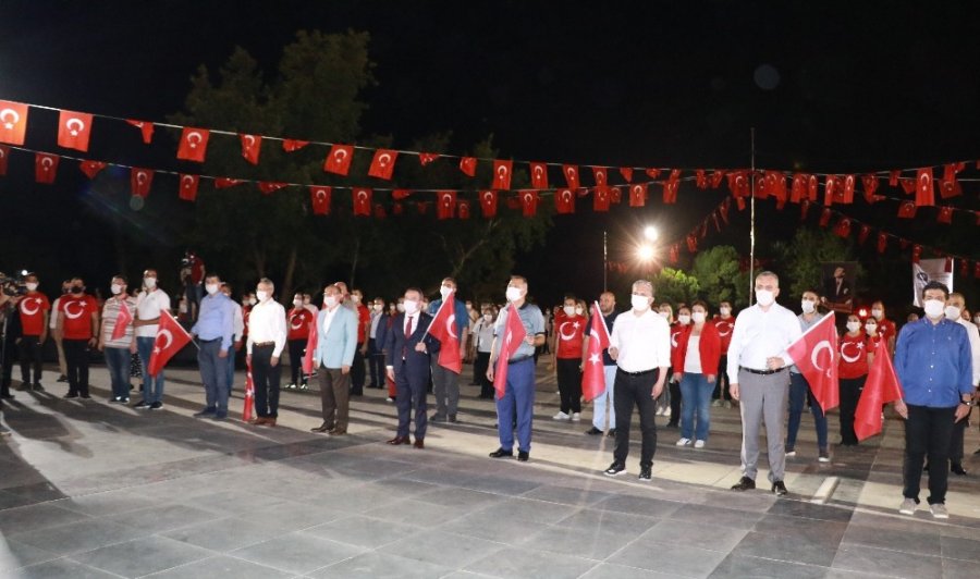 Antalya’da 19 Mayıs’a Sosyal Mesafeli Fener Alayı