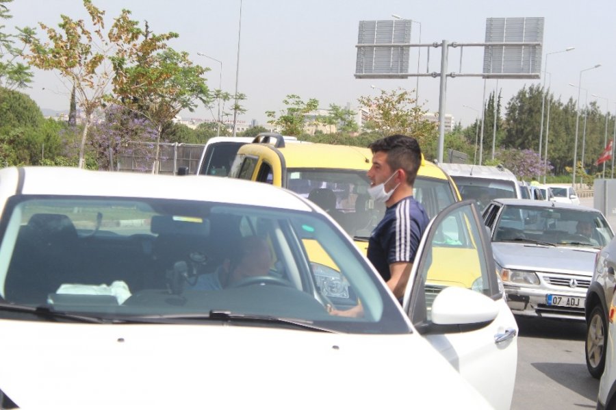 Direksiyon Başında Fenalaşan Adam Kaza Yaptı