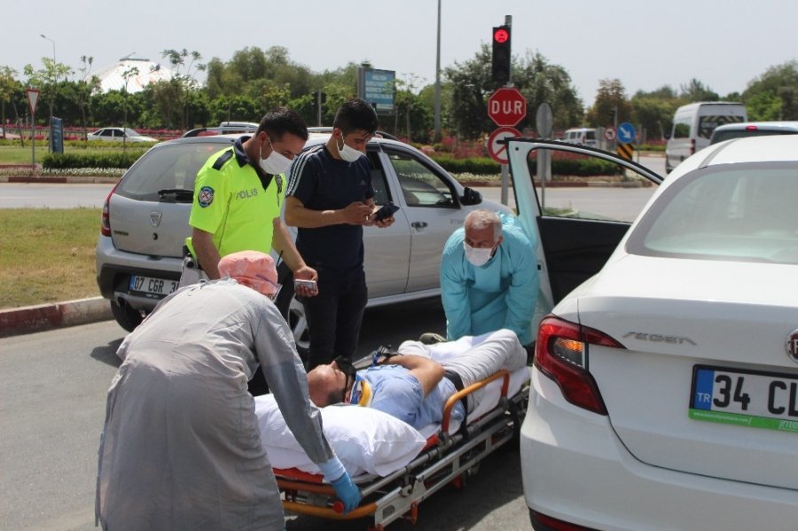 Direksiyon Başında Fenalaşan Adam Kaza Yaptı