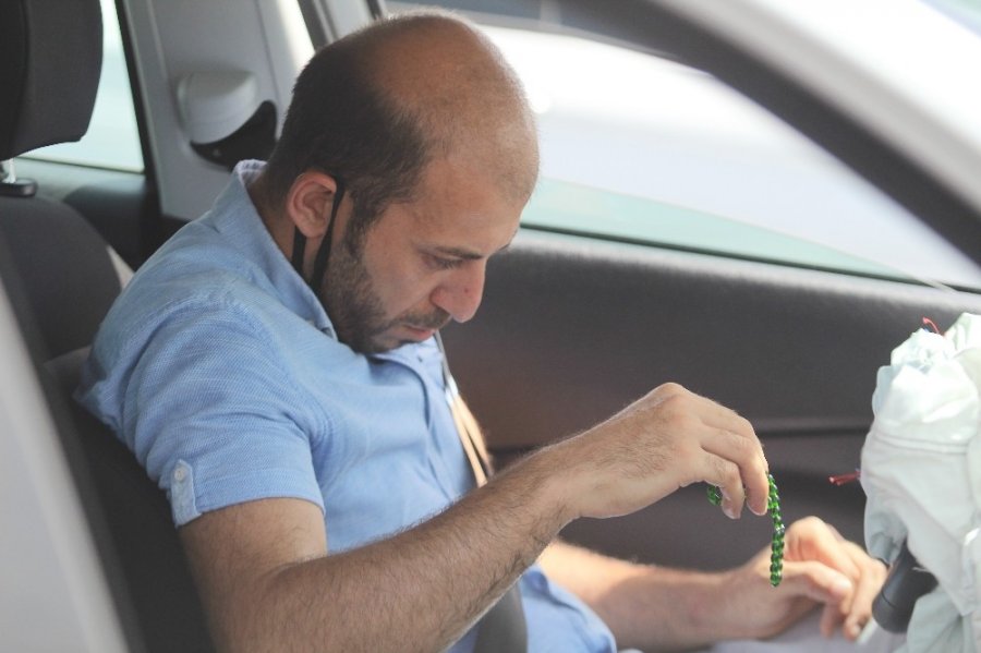 Direksiyon Başında Fenalaşan Adam Kaza Yaptı