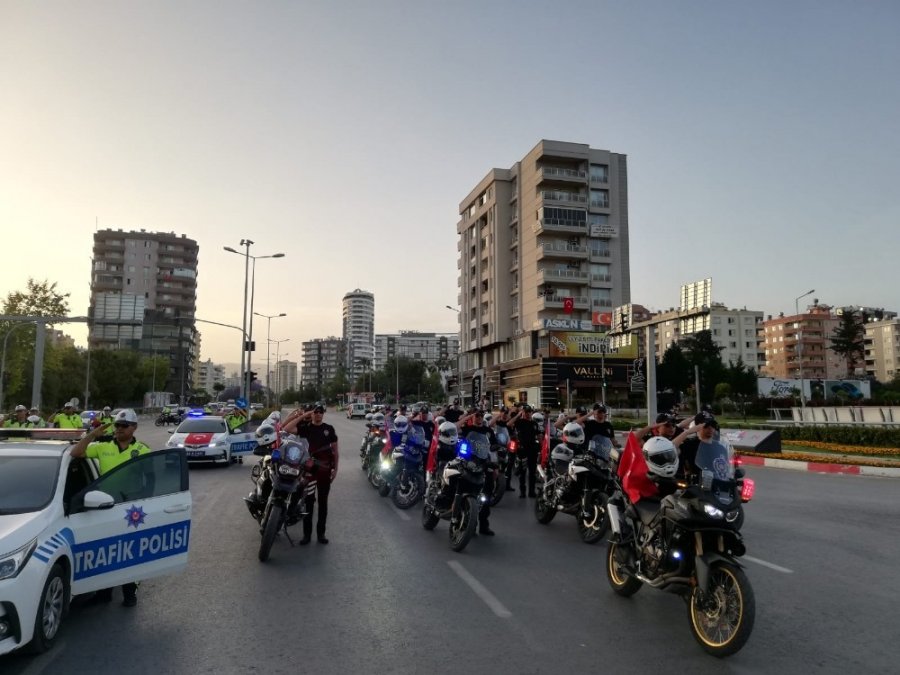 Mersin Polisinden Anlamlı 19 Mayıs Kutlaması