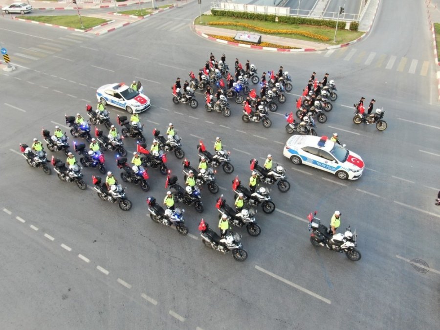 Mersin Polisinden Anlamlı 19 Mayıs Kutlaması