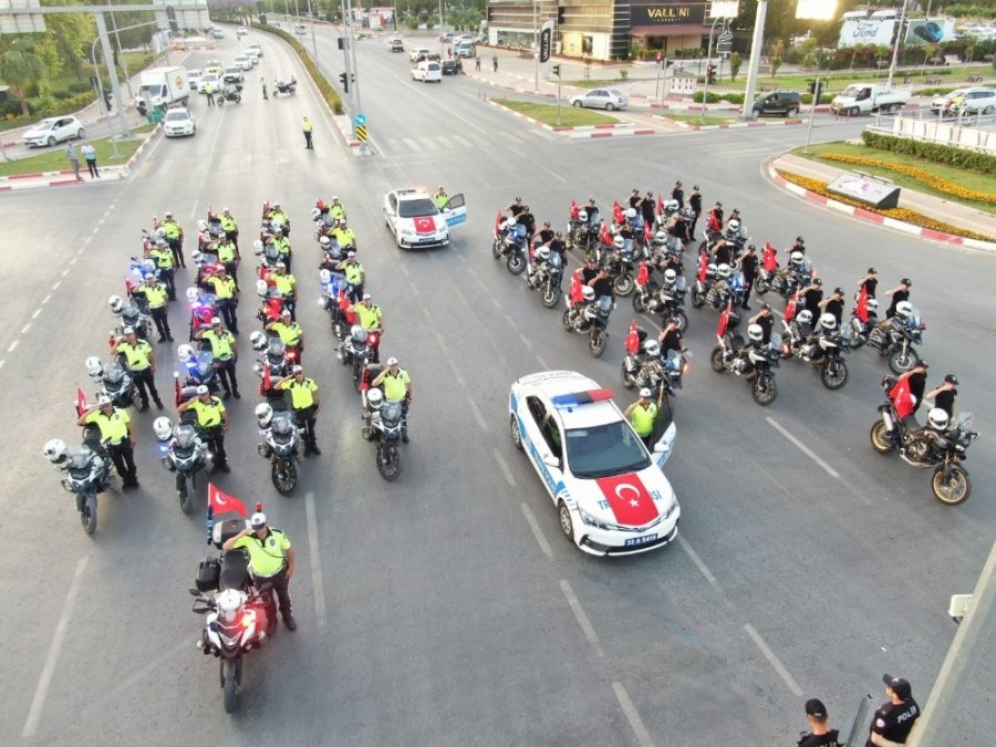 Mersin Polisinden Anlamlı 19 Mayıs Kutlaması