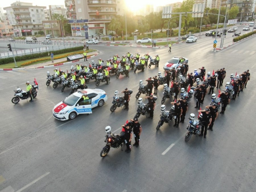Mersin Polisinden Anlamlı 19 Mayıs Kutlaması