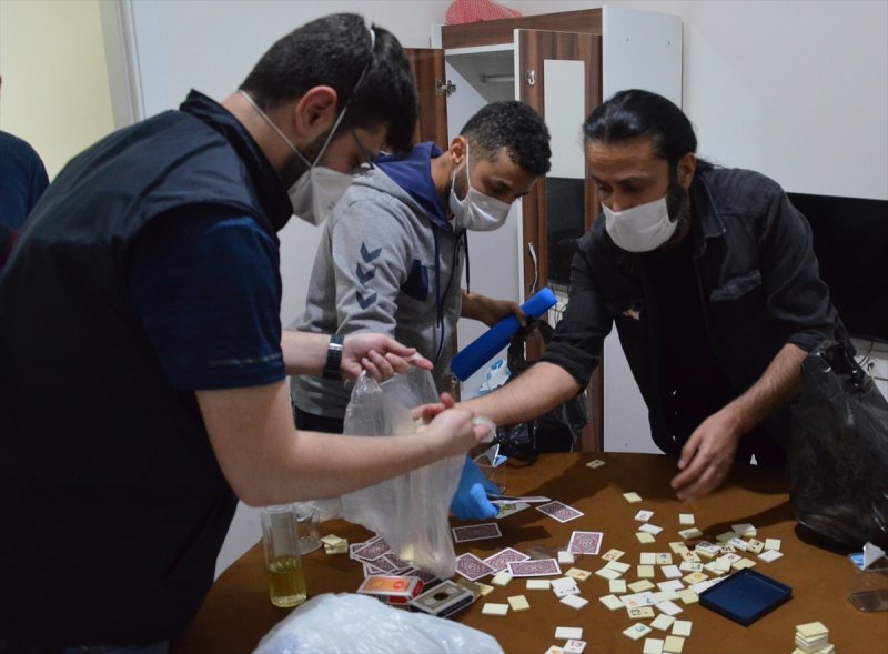 Kumar Masasında, Kolonyayı Eksik Etmediler