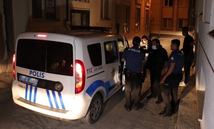 Kiraladıkları Apart Daireyi Kumarhaneye Çevirdiler