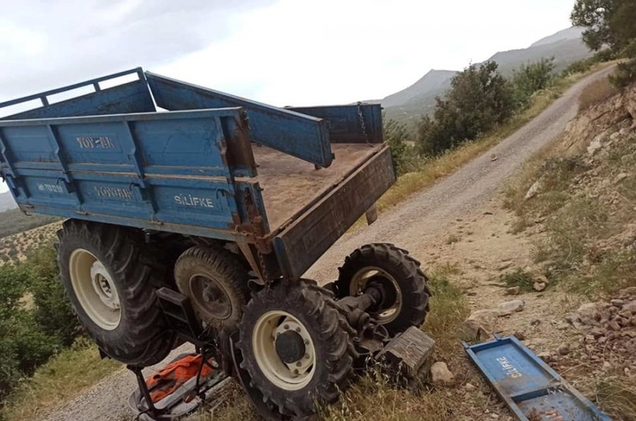 Mut'ta 2 Traktör Kazası: 1 Ölü, 2 Yaralı
