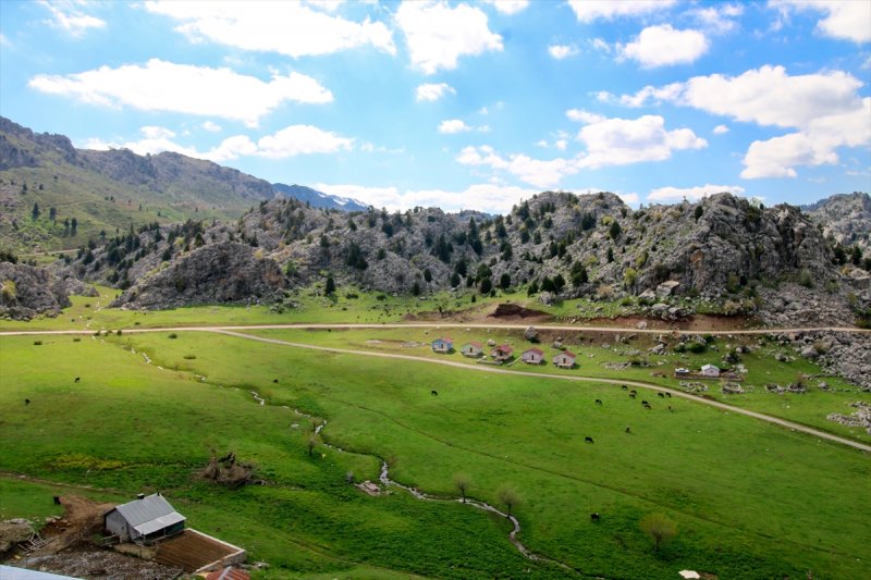 Baharın Gelişiyle Çiçeklenen Yaylalarda Salgın Sessizliği