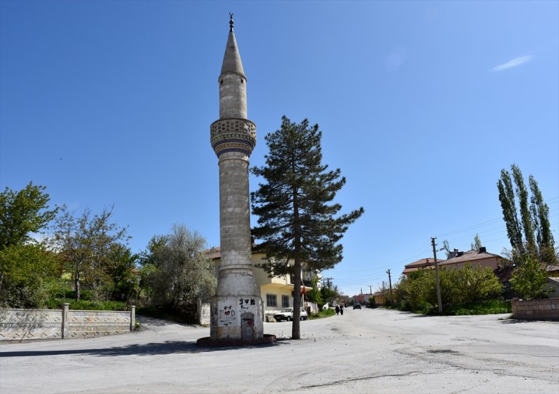 Minareye Bakanlar Gözlerine İnanamıyor