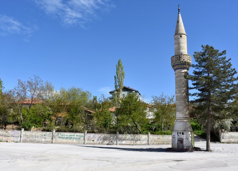 Minareye Bakanlar Gözlerine İnanamıyor