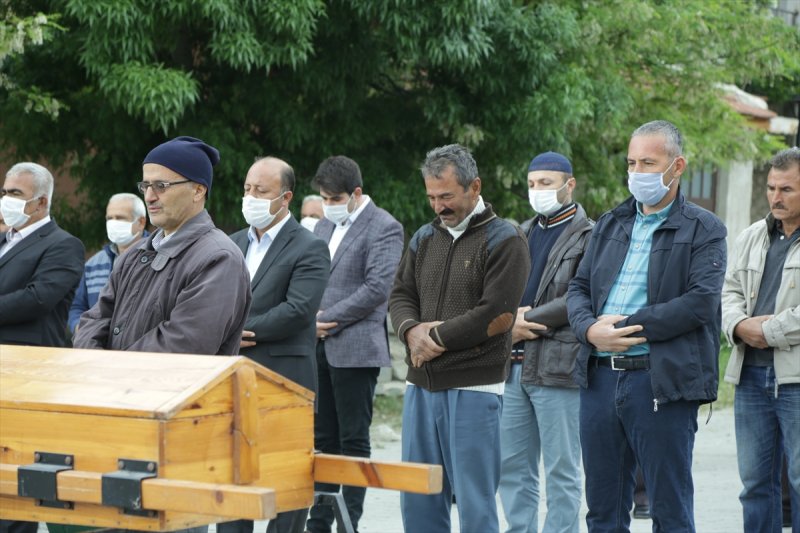 Minik Ömer'in Ölümü Bayramı Hüzne Boğdu