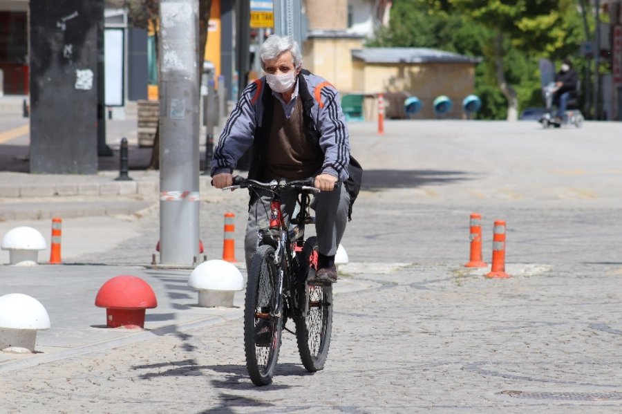 Karaman’da 65 Yaş Üstü Vatandaşlar İznin Tadını Çıkardı
