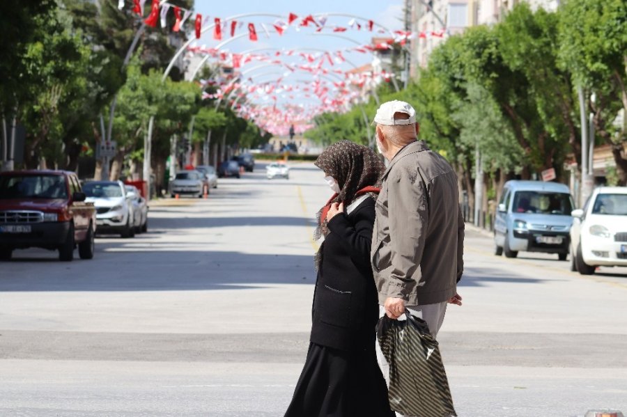 Karaman’da 65 Yaş Üstü Vatandaşlar İznin Tadını Çıkardı