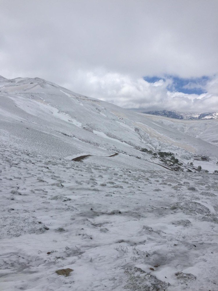 Antalya’da Bayram Sabahına Kar Yağışıyla Uyandı