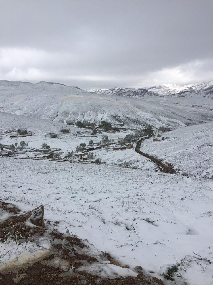 Antalya’da Bayram Sabahına Kar Yağışıyla Uyandı