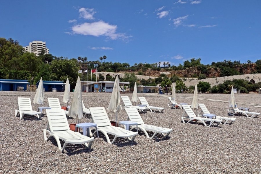 Konyaaltı Sahilinde Hazırlıklar Sürüyor