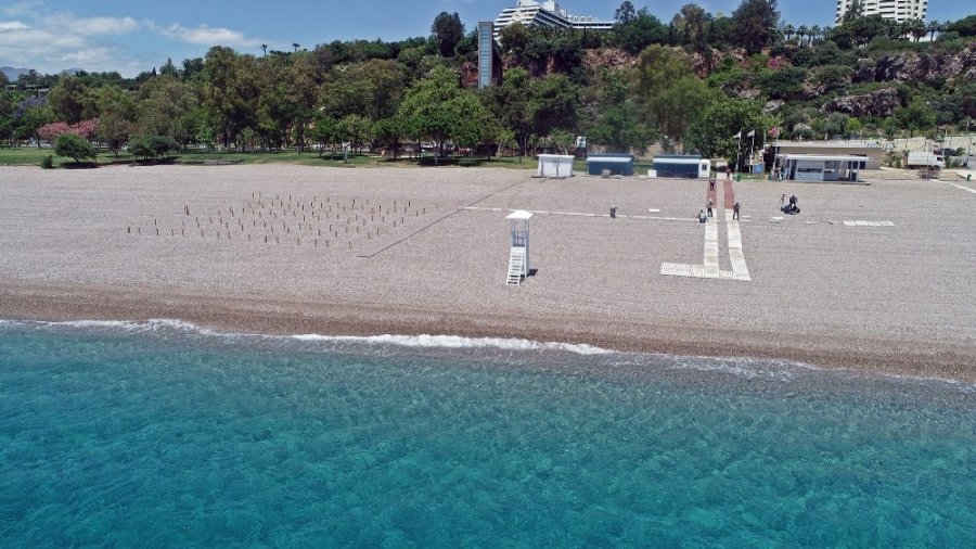 Konyaaltı Sahilinde Hazırlıklar Sürüyor