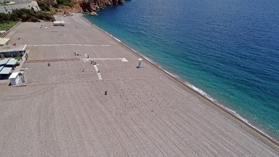 Konyaaltı Sahilinde Hazırlıklar Sürüyor