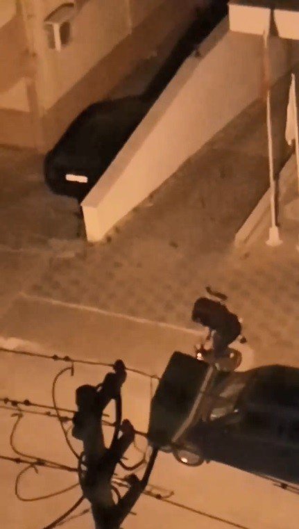 Genç Kızların Sokak Ortasında Saç Saça Baş Başa Kavgası