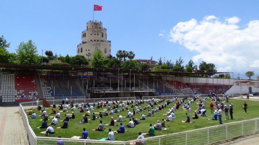 Antalya'da Er Meydanında Korona Sonrası İlk Cuma