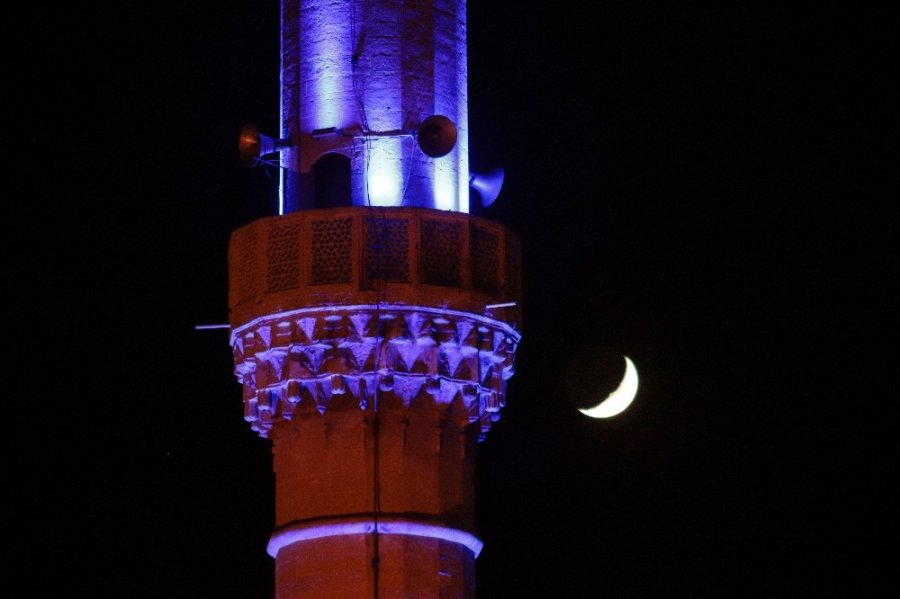 Karaman’da Minare İle Hilalin Buluşması Mest Etti