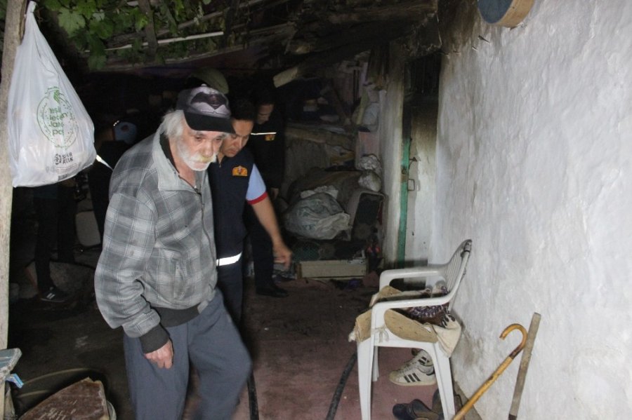 Karaman’da Tek Katlı Müstakil Evde Korkutan Yangın: 1 Yavru Kedi Telef Oldu