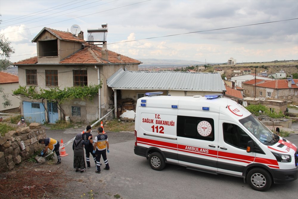 Kayseri'de Çöken Ev Ortaya Mağara Çıkardı
