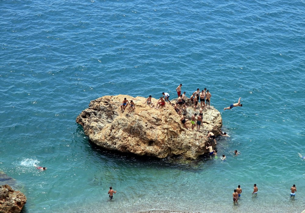 Antalya Ve Muğla Plajlarında Korona Unutuldu
