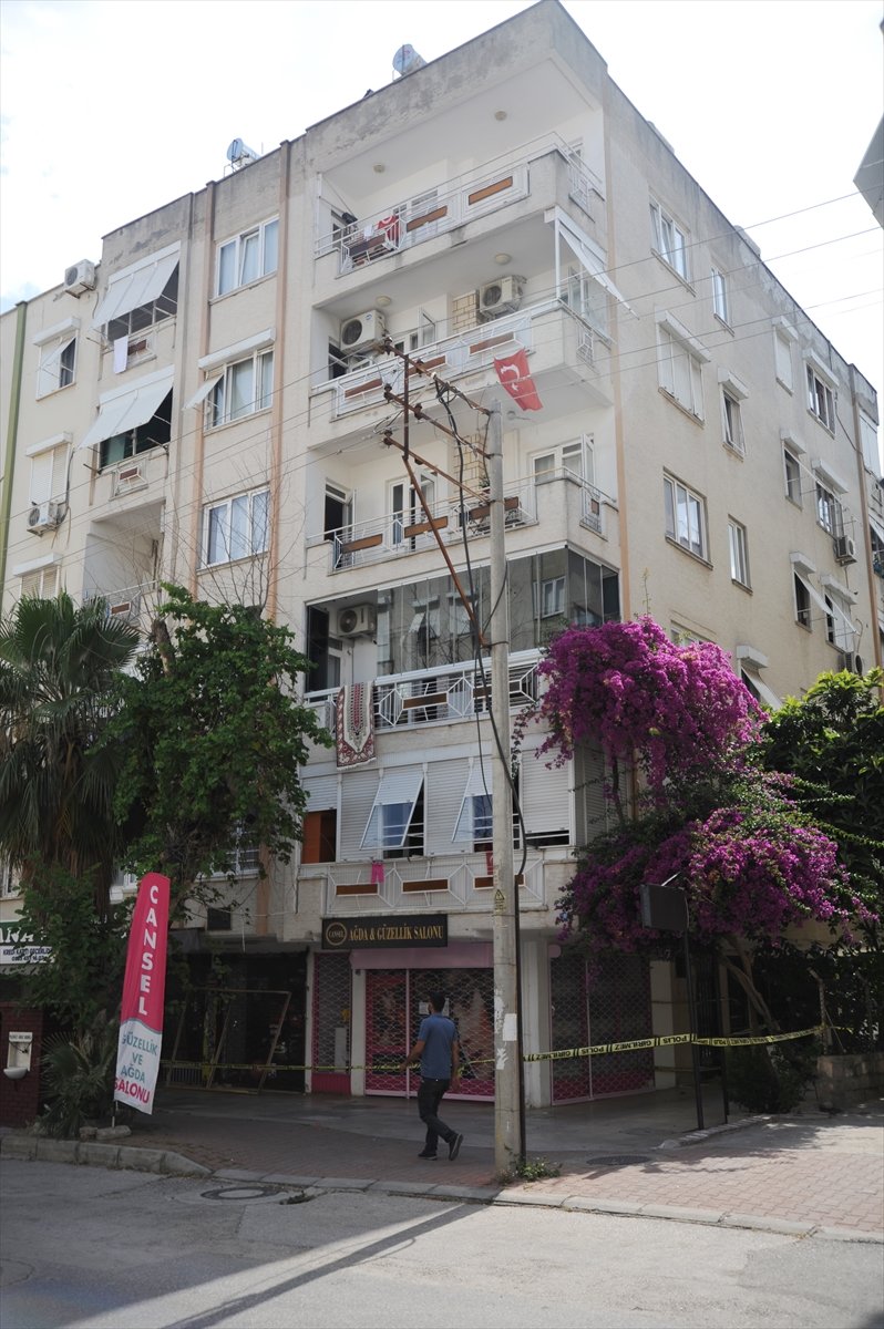 Muratpaşa'da 5 katli bina Kovid-19 nedeniyle karantinaya alındı