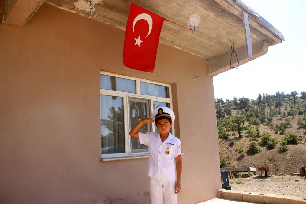 Gülnarlı Alperen'e Askerlerden Hediye