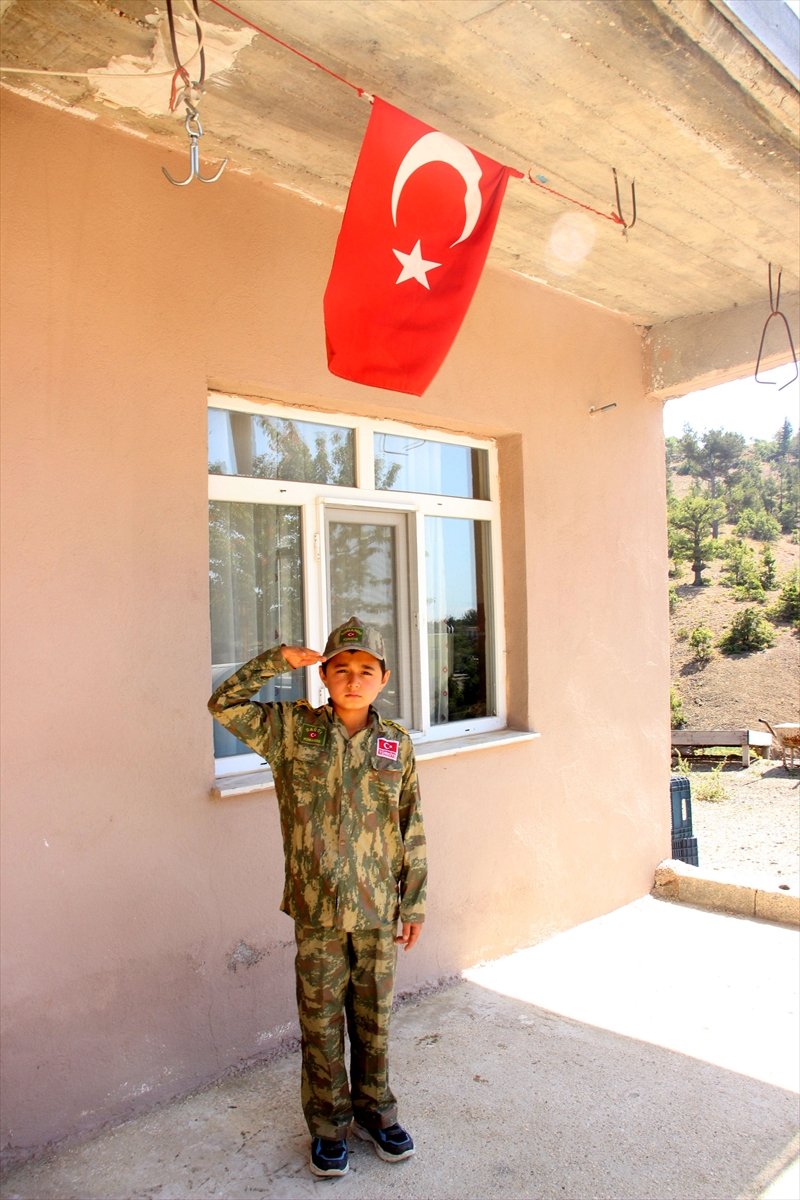 Gülnarlı Alperen'e Askerlerden Hediye