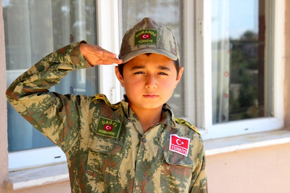 Gülnarlı Alperen'e Askerlerden Hediye