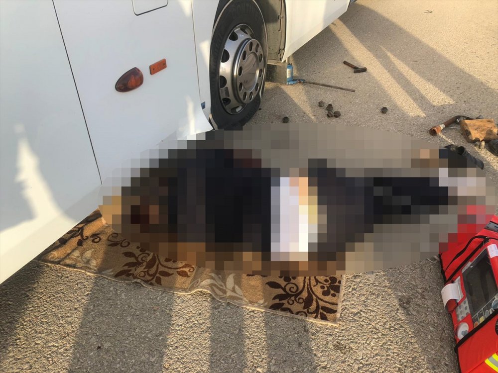 Konya'da Lastiği Değiştirmeye Çalışırken Otobüsün Altında Kalan Şoför Öldü
