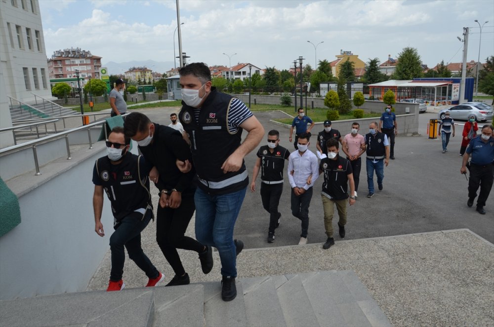 Karaman'da Yakalanan 3 Uyuşturucu Zanlısından 2'si Tutuklandı
