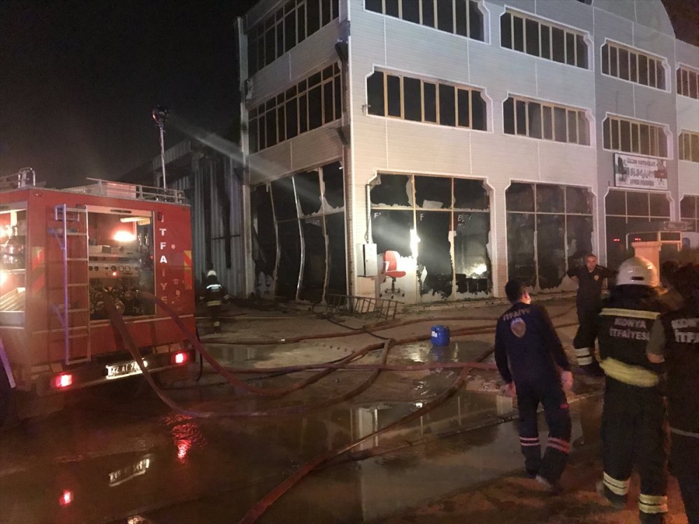 Konya'da Kauçuk Ve Sünger Fabrikasında Yangın