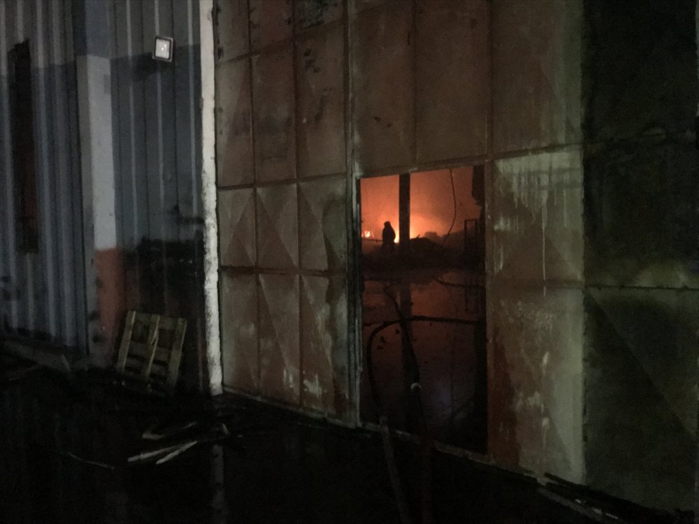 Konya'da Kauçuk Ve Sünger Fabrikasında Yangın