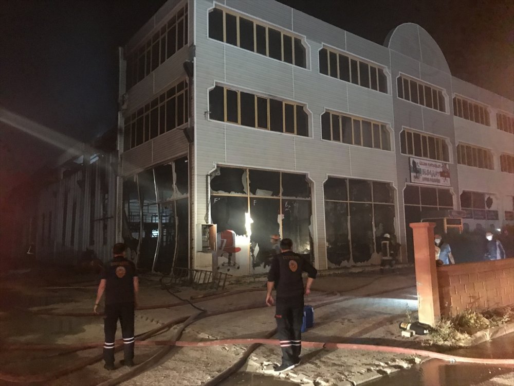 Konya'da Kauçuk Ve Sünger Fabrikasında Yangın