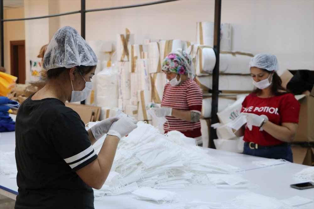 2500 Nüfuslu Beldede 2 Milyondan Fazla Maske Üretildi