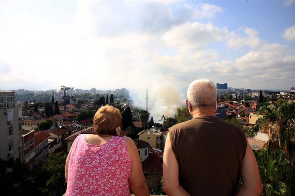 Antalya'nın Tarihi Kaleiçinde Yangın Paniği