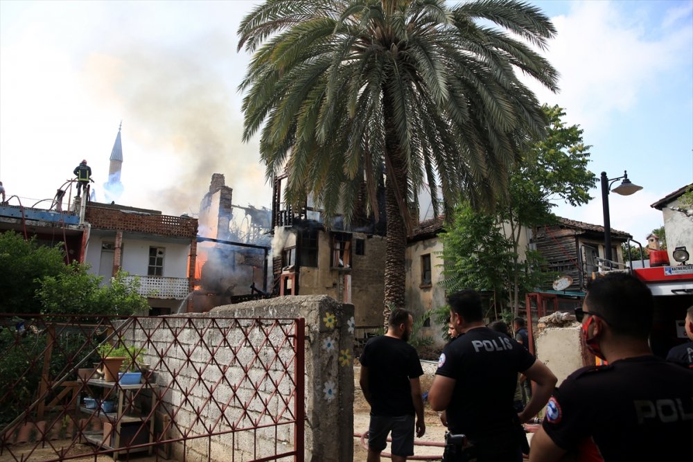 Antalya'nın Tarihi Kaleiçinde Yangın Paniği