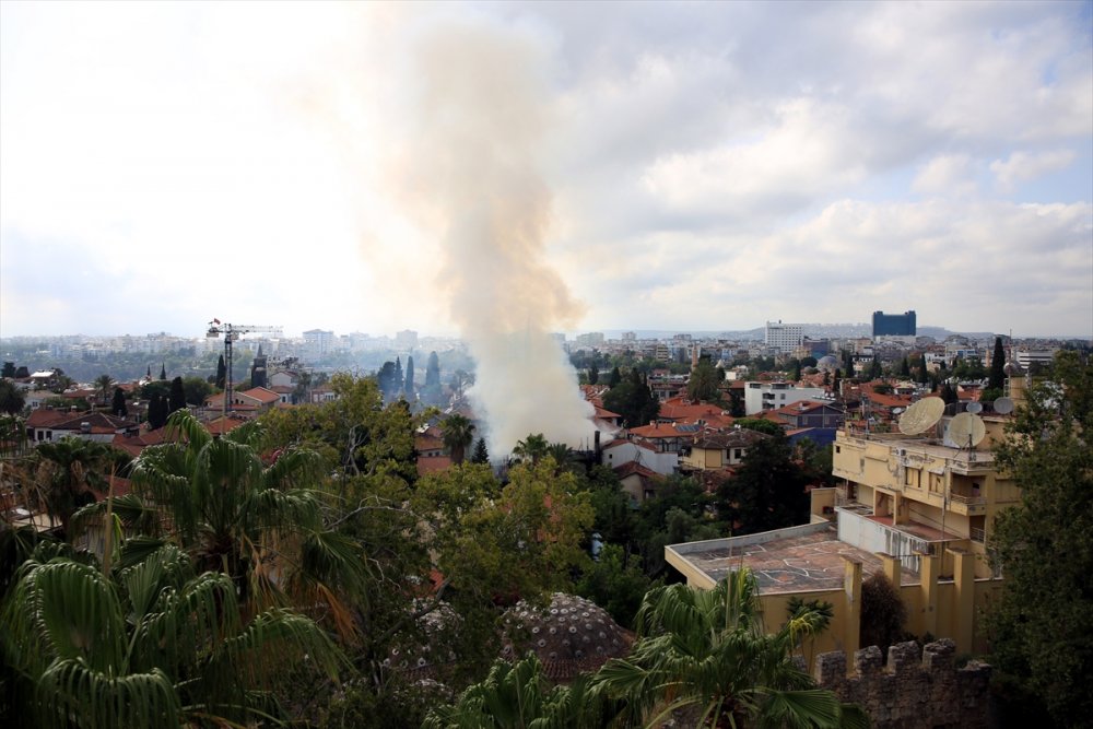 Antalya'nın Tarihi Kaleiçinde Yangın Paniği