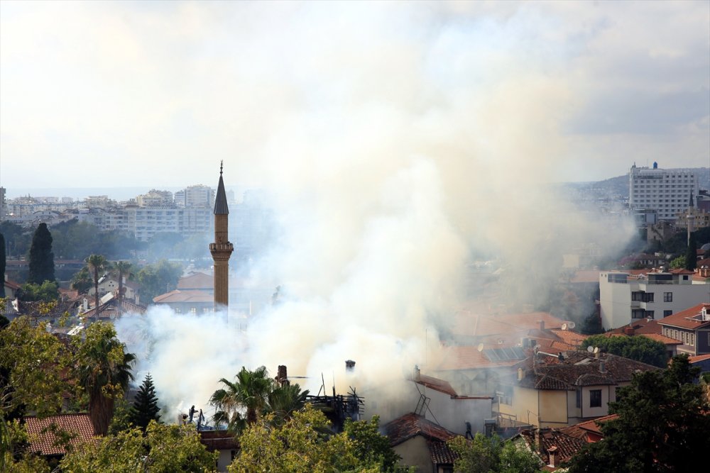 Antalya'nın Tarihi Kaleiçinde Yangın Paniği
