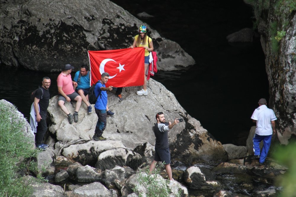 Konya'daki Çamlık Mağaraları Doğaseverleri Hayran Bırakıyor