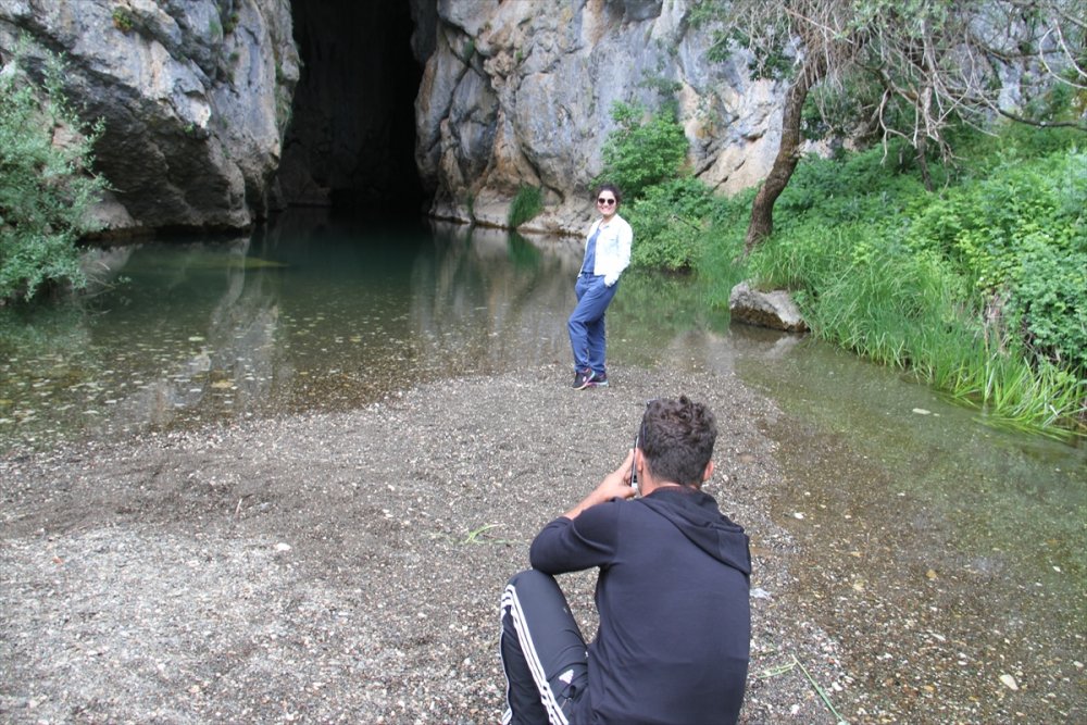 Konya'daki Çamlık Mağaraları Doğaseverleri Hayran Bırakıyor